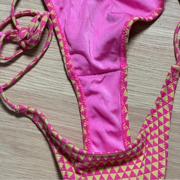 •Triangle Swimwear Cora bikini set in ursa - Picture 13 of 16